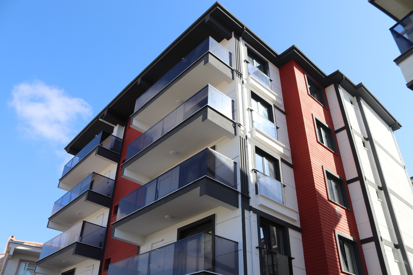 GELİBOLU’NUN EN GÖZDE LOKASYONLARINDAN BİRİNDE  ÖN CEPHE SIFIR  1+1  55 m² SATILIK DAİRE