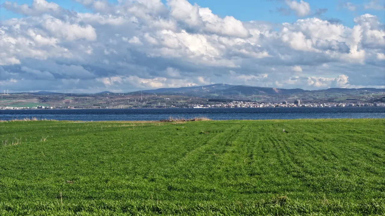 ÇANAKKALE GELİBOLU SÜTLÜCE'DE KÖPRÜ MANZARALI 929m2 TARLA - görsel 10