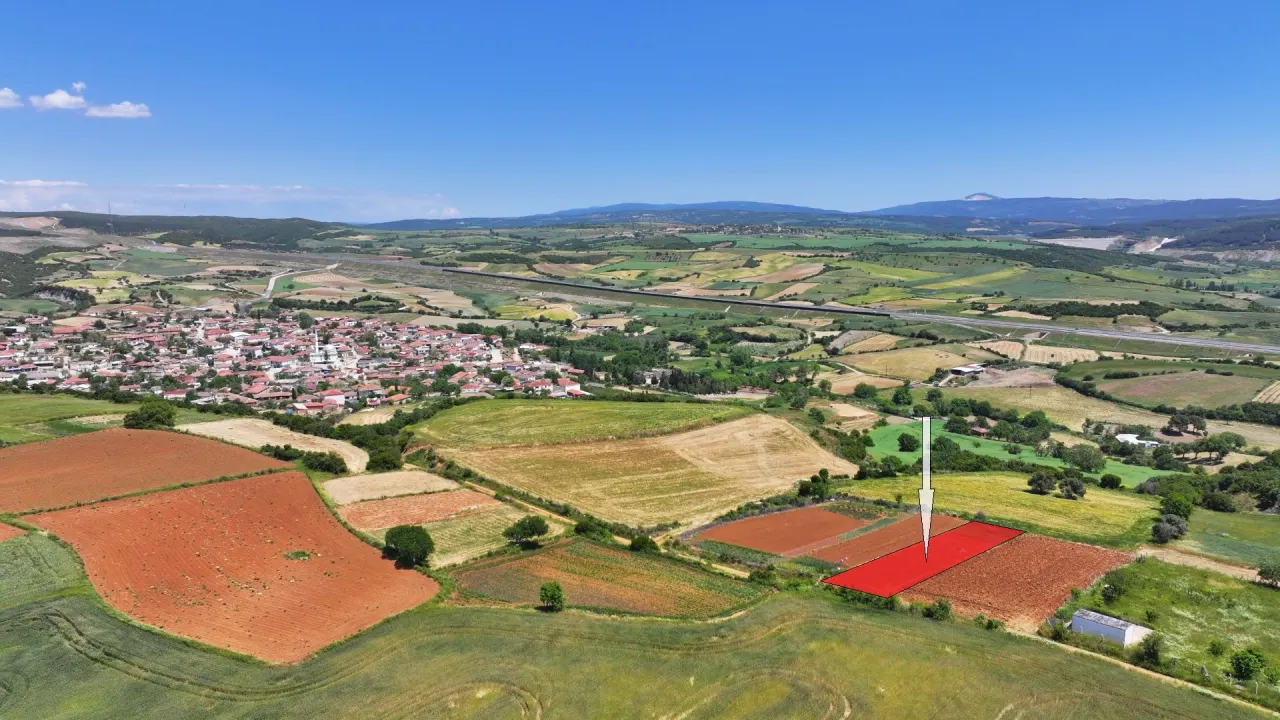 ÇANAKKALE GELİBOLU YÜLÜCEDE KÖYE YAKIN KONUMDA 608m2 TARLA - görsel 2