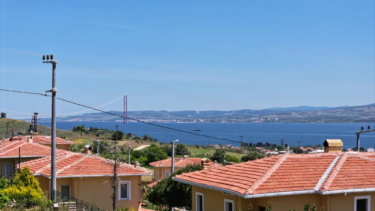 ÇANAKKALE GELİBOLU BURHANLI'DA BOĞAZ MANZARALI 8,062m2 TARLA - görsel 2