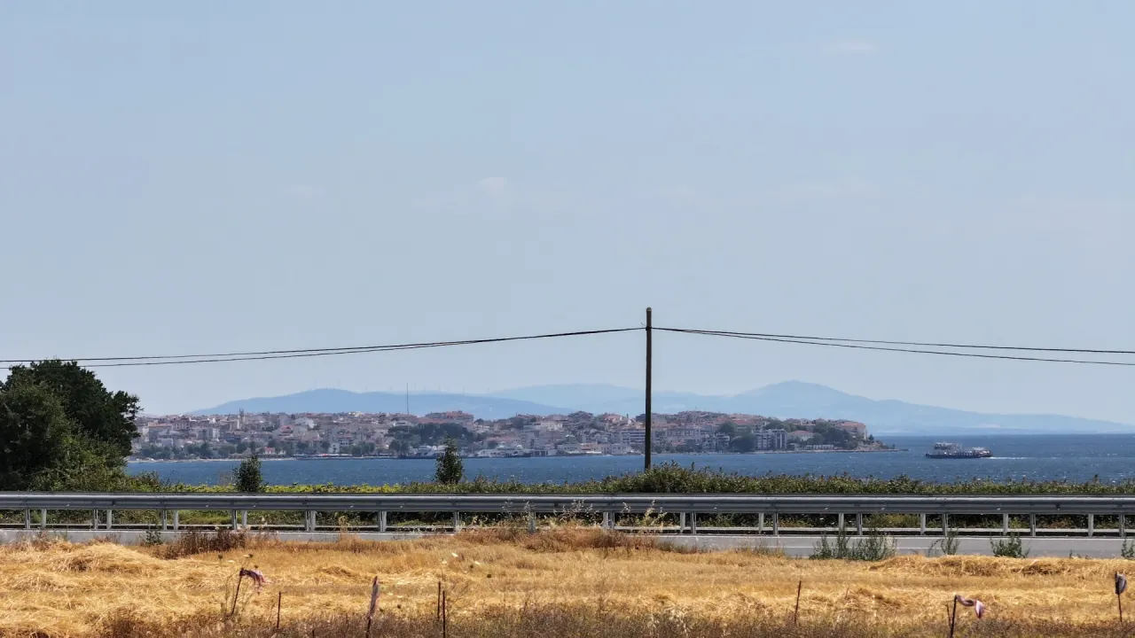 ÇANAKKALE GELİBOLU SÜTLÜCE'DE KÖPRÜ VE BOĞAZ MANZARALI 258m2 ARSA - görsel 9