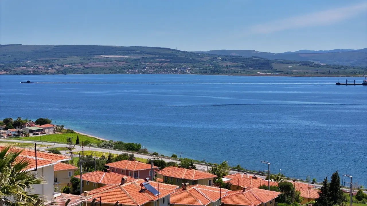 ÇANAKKALE GELİBOLU BURHANLI'DA BOĞAZ MANZARALI 8,062m2 TARLA - görsel 3