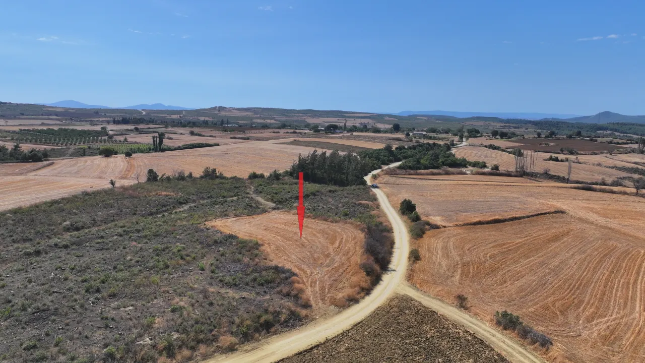 ÇANAKKALE GELİBOLU PAZARLI'DA KÖYE YAKIN MESAFEDE 2,050m2 TARLA - görsel 3