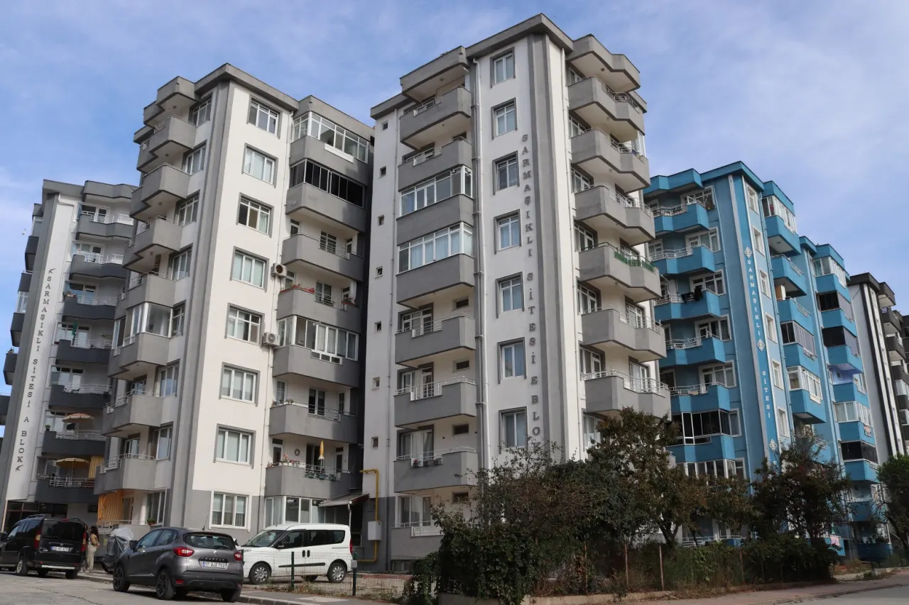 GELİBOLU YAZICIZADE SARMAŞIKLI SİTESİ’NDE SATILIK DAİRE