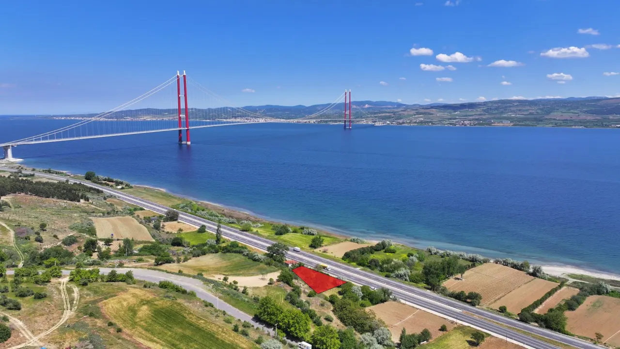 GELİBOLU SÜTLÜCE'DE KÖPRÜ VE BOĞAZ MANZARALI 1,070m2 ARAZİ
