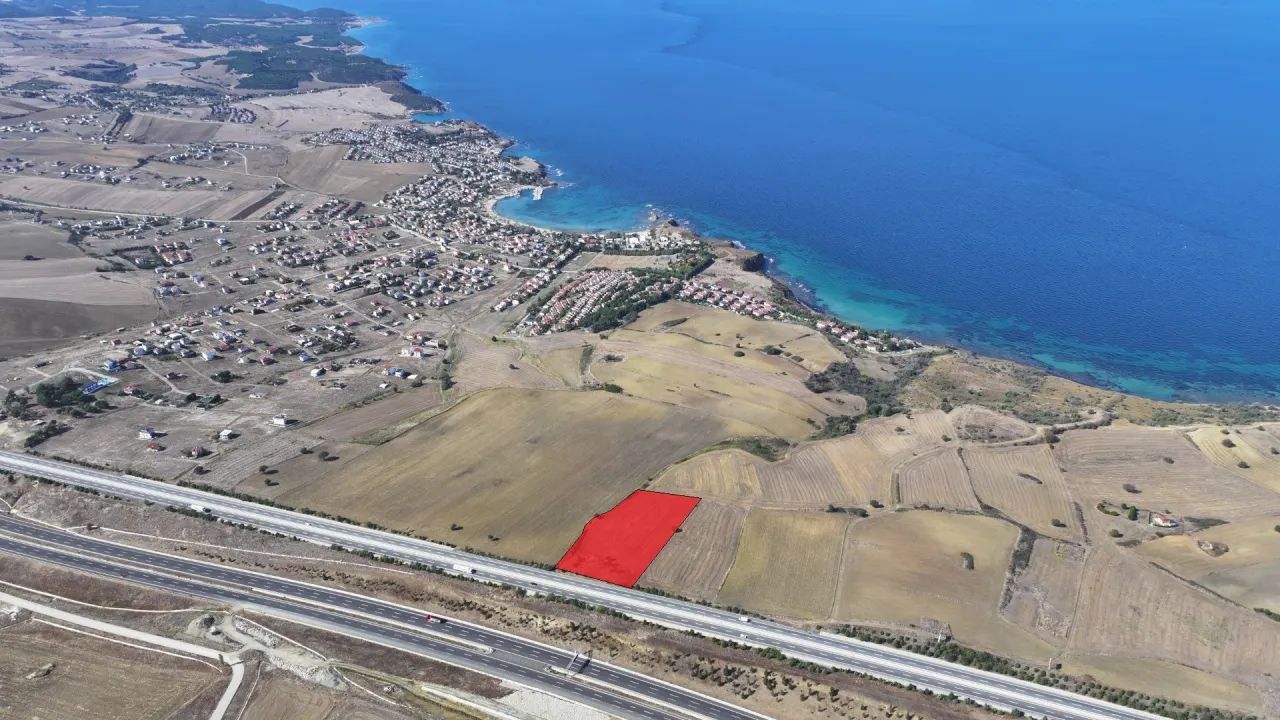 ÇANAKKALE GELİBOLU GÜNEYLİDE ANA YOLA CEPHE DENİZ MANZARALI 9,213m2 TARLA - görsel 5