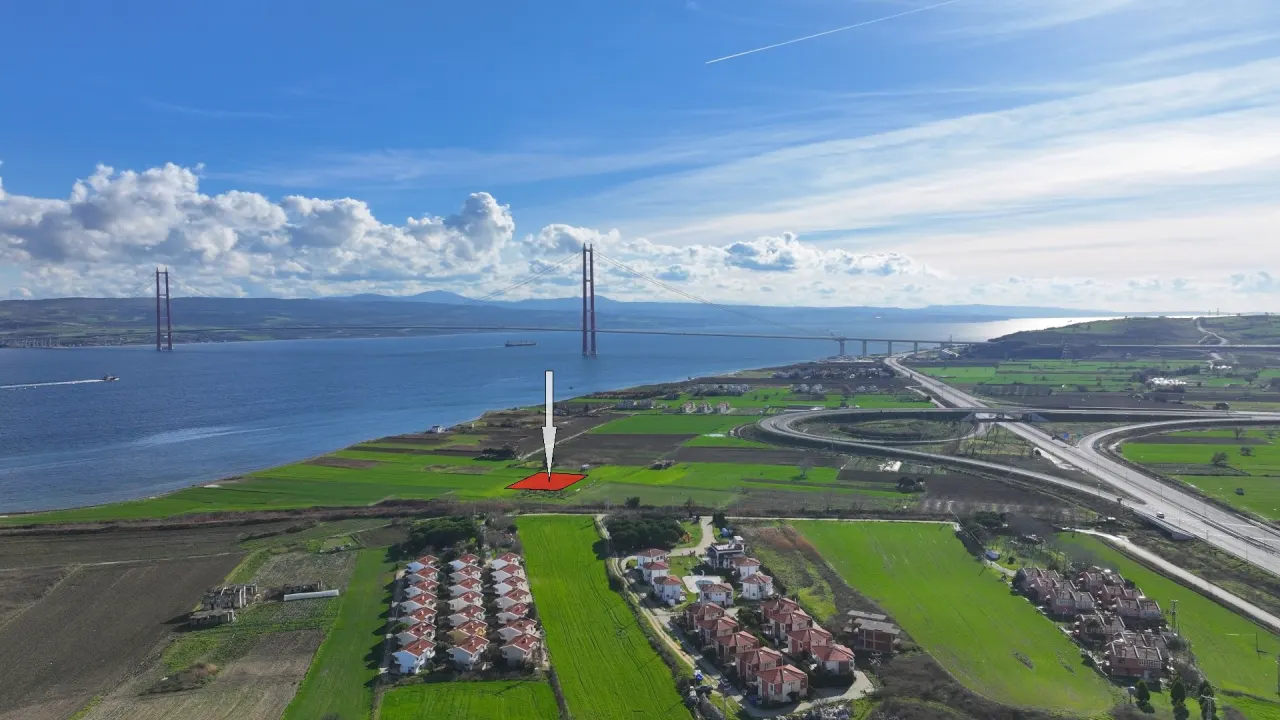 ÇANAKKALE GELİBOLU SÜTLÜCE'DE KÖPRÜ MANZARALI 929m2 TARLA - görsel 3