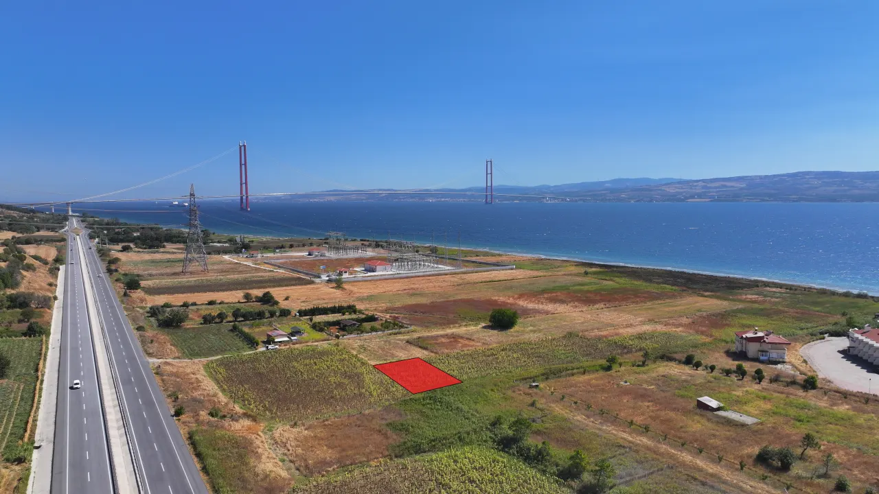 GELİBOLU SÜTLÜCEDE KÖPRÜ VE DENİZ MANZARALI 500m2 ARSA - görsel 6