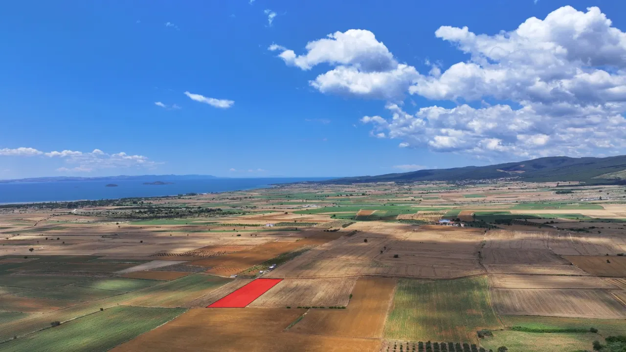 ÇANAKKALE GELİBOLU KALEALTINDA DENİZ MANZARALI 3,800m2 TARLA