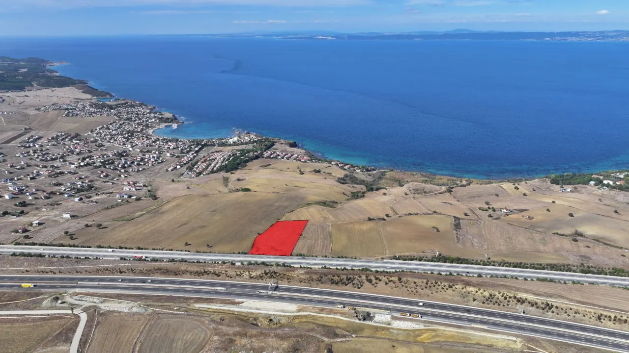 ÇANAKKALE GELİBOLU GÜNEYLİDE ANA YOLA CEPHE DENİZ MANZARALI 9,213m2 TARLA - görsel 6