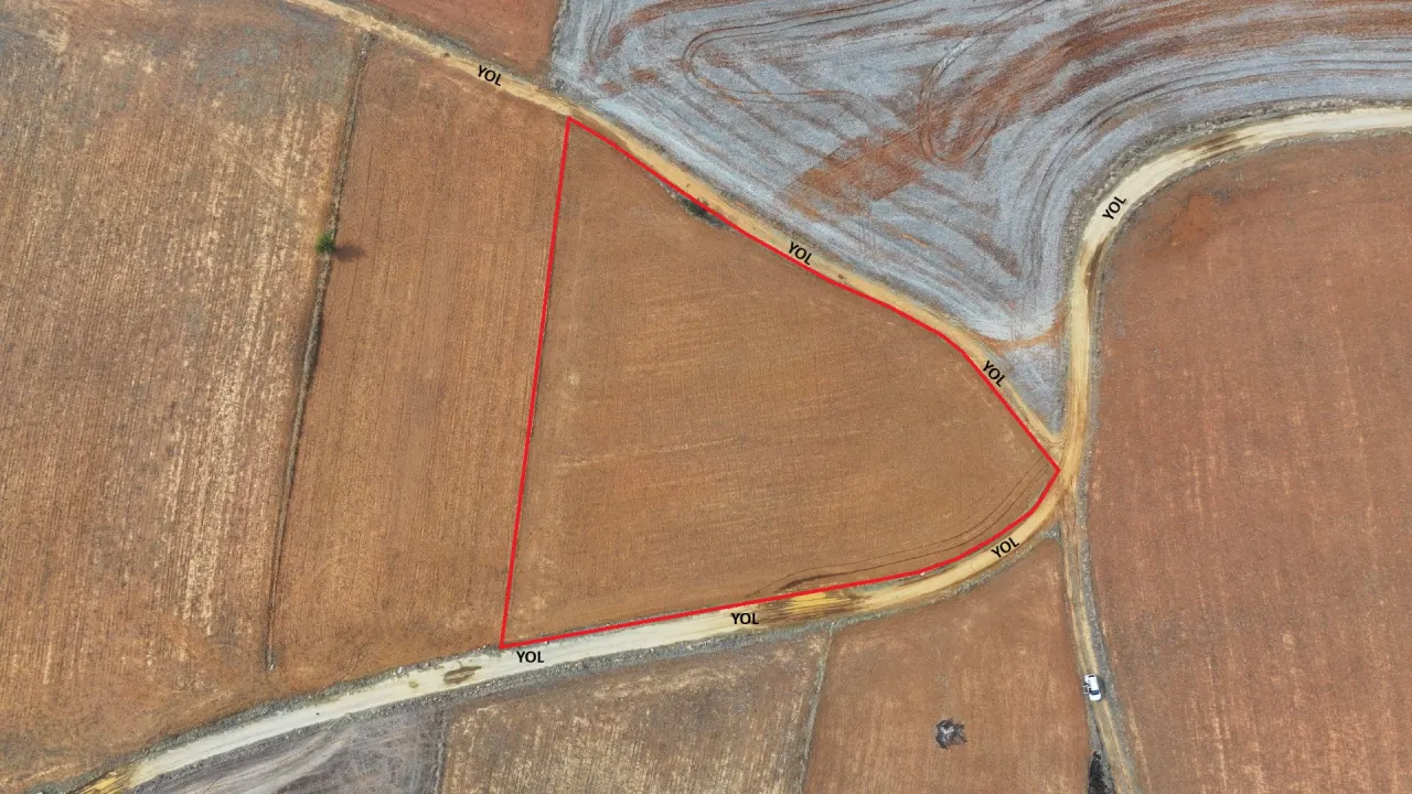 ÇANAKKALE GELİBOLU YÜLÜCE'DE MÜSTAKİL TAPULU KÖYE YAKIN 5,358m2 TARLA - görsel 3