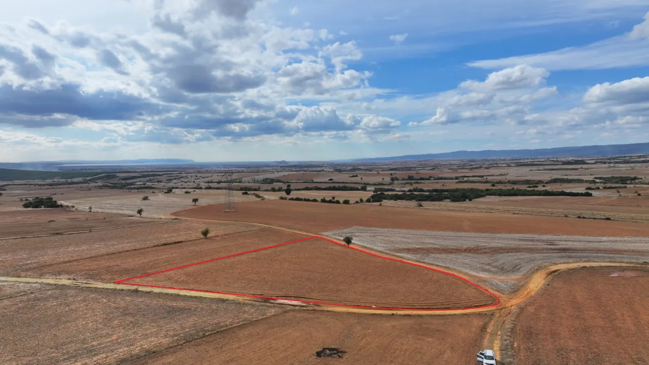 ÇANAKKALE GELİBOLU YÜLÜCE'DE MÜSTAKİL TAPULU KÖYE YAKIN 5,358m2 TARLA - görsel 4