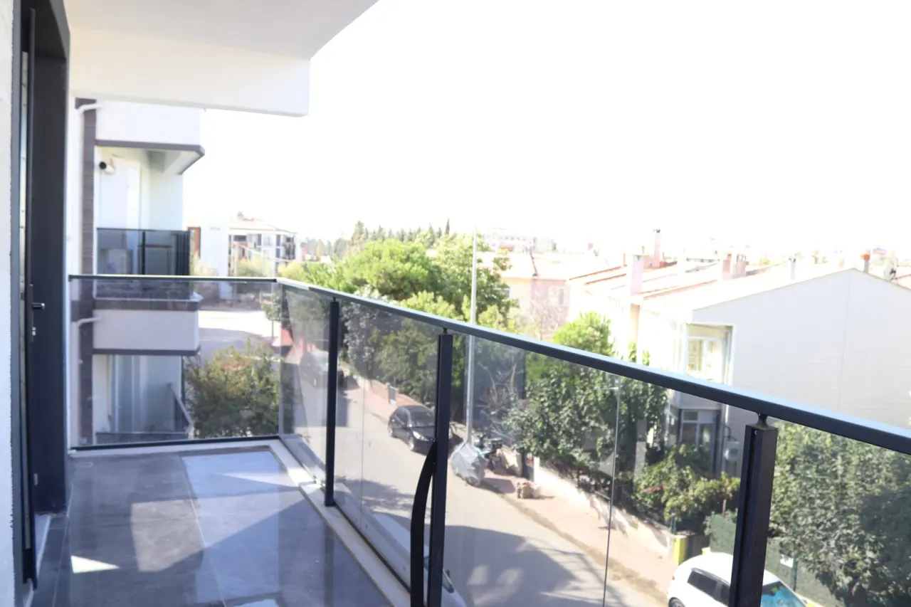 GELİBOLU’NUN EN GÖZDE LOKASYONLARINDAN BİRİNDE  ÖN CEPHE SIFIR  1+1   53 m² SATILIK DAİRE - görsel 13