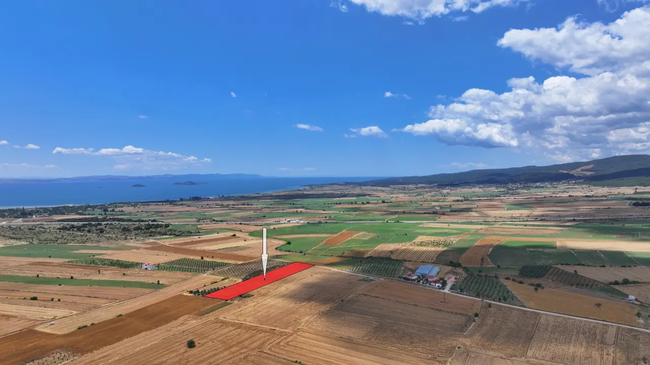 GELİBOLU KALEALTI KÖYÜNDE DENİZ MANZARALI 8,266m2 TARLA