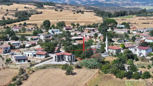 GELİBOLU PAZARLIDA %40 İKİ KAT İNŞAAT İZİNLİ 589m2 İMARLI ARSA