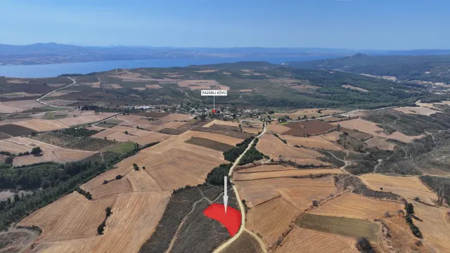 ÇANAKKALE GELİBOLU PAZARLI'DA KÖYE YAKIN MESAFEDE 2,050m2 TARLA